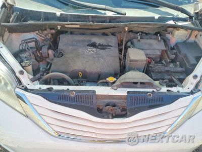 Zdjęcie 11 z 12 samochodu: 2015 TOYOTA SIENNA LE VIN:5TDKK3DC4FS604133 - miniatura