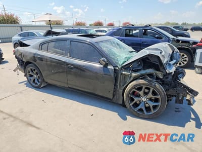 Czwarte zdjęcie samochodu z boku: 2018 DODGE CHARGER SXT PLUS VIN:2C3CDXHG1JH218039 - miniatura