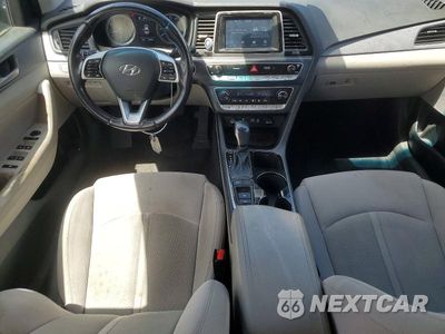 Zdjęcie 8 z 12 samochodu: 2019 HYUNDAI SONATA SEL VIN:5NPE34AF2KH792682 - miniatura