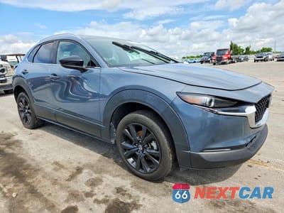 Czwarte zdjęcie samochodu z boku: 2022 MAZDA CX-30 PREMIUM PLUS VIN:3MVDMBEY5NM407699 - miniatura