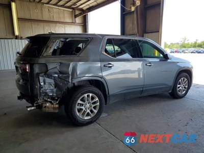 Trzecie zdjęcie samochodu z tyłu: 2021 CHEVROLET TRAVERSE LS VIN:1GNEVFKW3MJ110379 - miniatura