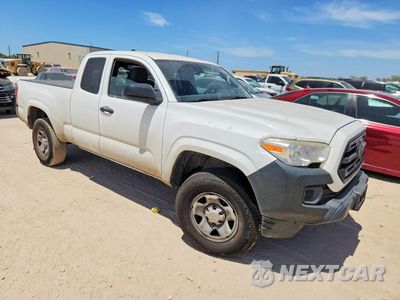 Czwarte zdjęcie samochodu z boku: 2019 TOYOTA TACOMA SR VIN:5TFSX5EN2KX064055 - miniatura