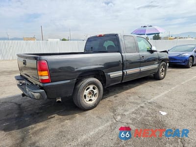 Trzecie zdjęcie samochodu z tyłu: 2001 CHEVROLET SILVERADO C1500 VIN:2GCEC19T611407679 - miniatura