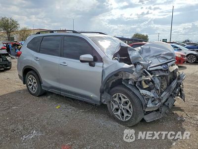Czwarte zdjęcie samochodu z boku: 2019 SUBARU FORESTER PREMIUM VIN:JF2SKAEC7KH450715 - miniatura