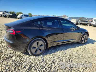 Trzecie zdjęcie samochodu z tyłu: 2022 TESLA MODEL 3 VIN:5YJ3E1EA6NF108962 - miniatura