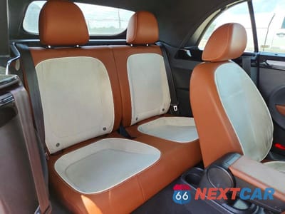 Zdjęcie 10 z 12 samochodu: 2015 VOLKSWAGEN BEETLE 1.8T VIN:3VW517AT6FM808361 - miniatura