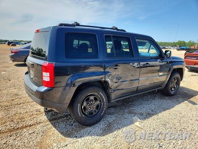 Trzecie zdjęcie samochodu z tyłu: 2016 JEEP PATRIOT SPORT VIN:1C4NJRBB1GD585843 - miniatura