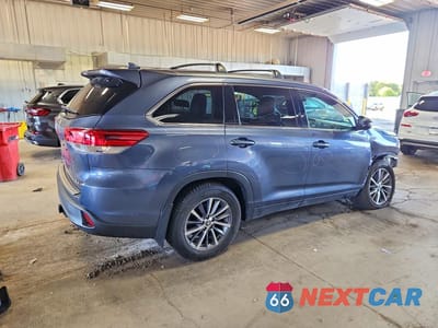 Trzecie zdjęcie samochodu z tyłu: 2018 TOYOTA HIGHLANDER XLE VIN:5TDJZRFHXJS907753 - miniatura