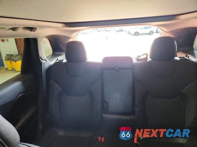 Zdjęcie 10 z 14 samochodu: 2020 JEEP CHEROKEE LIMITED VIN:1C4PJMDX1LD566594 - miniatura