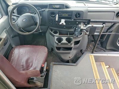 Zdjęcie 8 z 13 samochodu: 2013 FORD ECONOLINE E350 SUPER DUTY CUTAWAY VAN VIN:1FDEE3FS8DDA20735 - miniatura