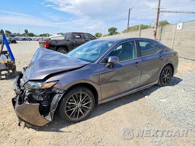 2024 TOYOTA CAMRY SE 4T1T11AK6RU892384 - główne zdjęcie licytacji z USA - miniatura