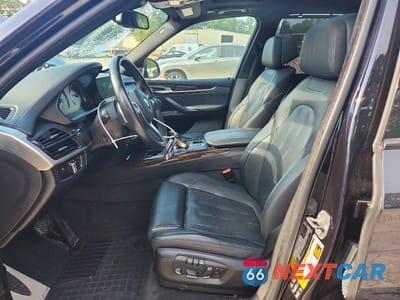 Zdjęcie 7 z 13 samochodu: 2016 BMW X5 XDRIVE50I VIN:5UXKR6C51G0J80526 - miniatura