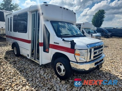 Czwarte zdjęcie samochodu z boku: 2017 FORD E350 SHUTTLE BUS VIN:1FDEE3FSXHDC18982 - miniatura