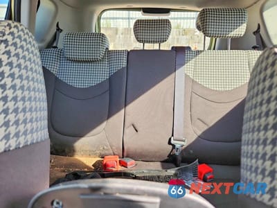 Zdjęcie 10 z 13 samochodu: 2010 KIA SOUL + VIN:KNDJT2A24A7067684 - miniatura