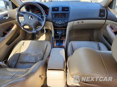 Zdjęcie 8 z 12 samochodu: 2004 HONDA ACCORD EX VIN:1HGCM66594A036701 - miniatura