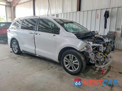 Czwarte zdjęcie samochodu z boku: 2024 TOYOTA SIENNA PLATINUM 7-PASSENGER VIN:5TDESKFCXRS127295 - miniatura