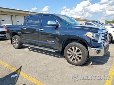 Czwarte zdjęcie samochodu z boku: 2018 TOYOTA TUNDRA CREWMAX LIMITED VIN:5TFHW5F18JX706253 - miniatura