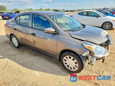 Czwarte zdjęcie samochodu z boku: 2016 NISSAN VERSA 1.6 S PLUS VIN:3N1CN7AP7GL849013 - miniatura