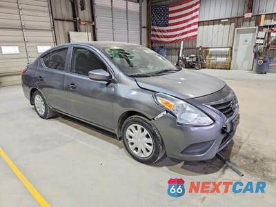 Czwarte zdjęcie samochodu z boku: 2017 NISSAN VERSA 1.6 S PLUS VIN:3N1CN7AP1HL879853 - miniatura