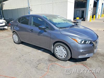 Czwarte zdjęcie samochodu z boku: 2021 NISSAN VERSA S VIN:3N1CN8BV5ML900233 - miniatura
