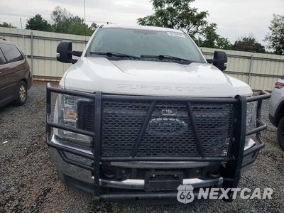 Piąte zdjęcie samochodu w środku: 2019 FORD F350 SUPER DUTY VIN:1FT8W3BT1KED19276 - miniatura