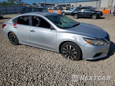 Czwarte zdjęcie samochodu z boku: 2018 NISSAN ALTIMA 2.5 SL VIN:1N4AL3AP4JC142561 - miniatura