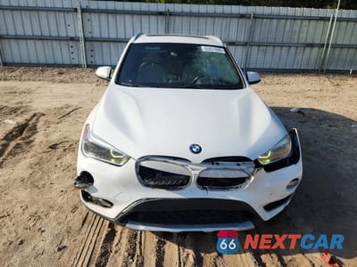 Piąte zdjęcie samochodu w środku: 2017 BMW X1 XDRIVE28I VIN:WBXHT3C30H5F70537 - miniatura