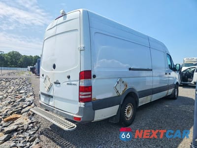 Trzecie zdjęcie samochodu z tyłu: 2011 MERCEDES-BENZ SPRINTER 2500 DELIVERY VAN VIN:WD3PE8CBXB5573581 - miniatura