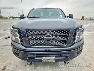 Piąte zdjęcie samochodu w środku: 2019 NISSAN TITAN XD SV VIN:1N6BA1F48KN518088 - miniatura