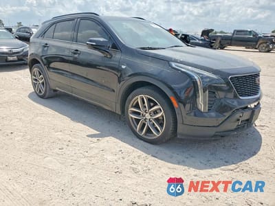 Czwarte zdjęcie samochodu z boku: 2019 CADILLAC XT4 SPORT VIN:1GYFZER47KF171129 - miniatura