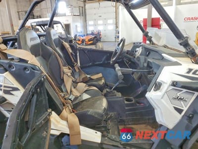 Piąte zdjęcie samochodu w środku: 2015 POLARIS RZR 1000 XP UTILITY VEHICLE VIN:4XAVDE99XFB315546 - miniatura