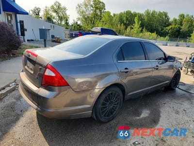 Trzecie zdjęcie samochodu z tyłu: 2010 FORD FUSION SE VIN:3FAHP0HA7AR295794 - miniatura