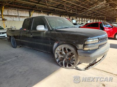 Czwarte zdjęcie samochodu z boku: 2002 CHEVROLET SILVERADO C1500 VIN:2GCEC19V321149060 - miniatura