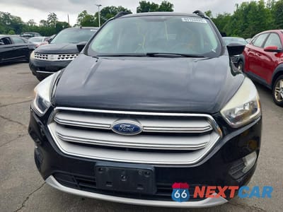 Piąte zdjęcie samochodu w środku: 2018 FORD ESCAPE SE VIN:1FMCU9GD2JUC38341 - miniatura