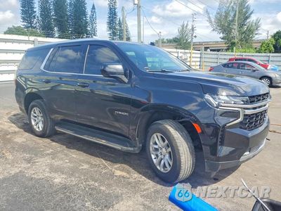 Czwarte zdjęcie samochodu z boku: 2021 CHEVROLET TAHOE C1500 LS VIN:1GNSCMKD6MR391977 - miniatura