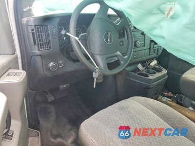 Zdjęcie 8 z 13 samochodu: 2017 GMC SAVANA G2500 VIN:1GTW7AFG3H1109560 - miniatura