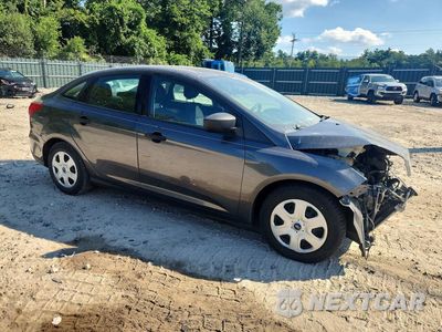 Czwarte zdjęcie samochodu z boku: 2018 FORD FOCUS S VIN:1FADP3E20JL306579 - miniatura