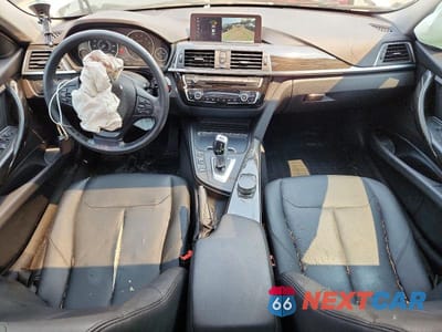 Zdjęcie 8 z 12 samochodu: 2018 BMW 320 XI VIN:WBA8E5G56JNV01754 - miniatura
