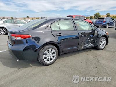 Trzecie zdjęcie samochodu z tyłu: 2026 TOYOTA COROLLA LE VIN:JTDB4MEE2T3049583 - miniatura