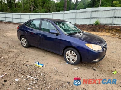 Czwarte zdjęcie samochodu z boku: 2010 HYUNDAI ELANTRA GLS VIN:KMHDU4AD6AU966079 - miniatura