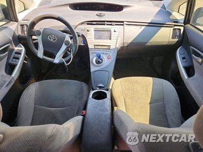 Zdjęcie 8 z 12 samochodu: 2015 TOYOTA PRIUS TWO VIN:JTDKN3DU6F1992527 - miniatura