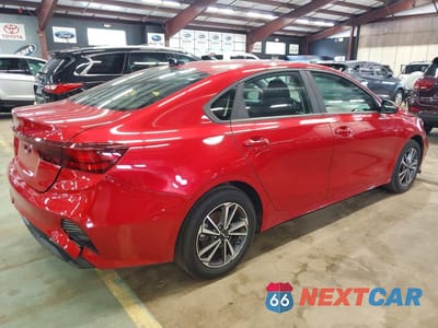 Trzecie zdjęcie samochodu z tyłu: 2023 KIA FORTE LXS VIN:3KPF24AD2PE642394 - miniatura