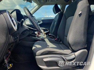 Zdjęcie 7 z 13 samochodu: 2021 KIA SOUL LX VIN:KNDJ23AU4M7769373 - miniatura