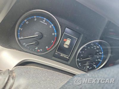 Zdjęcie 9 z 14 samochodu: 2018 TOYOTA RAV4 XLE VIN:JTMWFREV9JJ204910 - miniatura