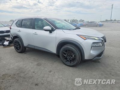 Czwarte zdjęcie samochodu z boku: 2023 NISSAN ROGUE SV VIN:5N1BT3BB0PC785818 - miniatura