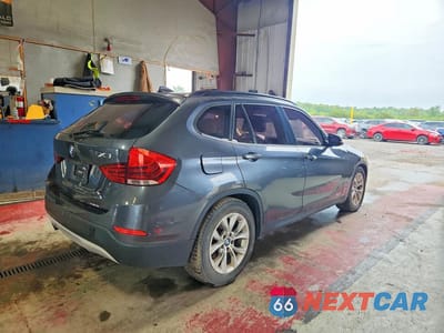 Trzecie zdjęcie samochodu z tyłu: 2013 BMW X1 XDRIVE28I VIN:WBAVL1C54DVR83099 - miniatura