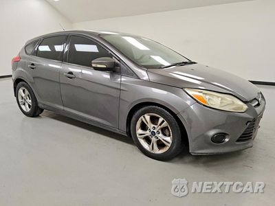Czwarte zdjęcie samochodu z boku: 2014 FORD FOCUS SE VIN:1FADP3K21EL412808 - miniatura