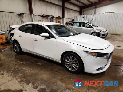 Czwarte zdjęcie samochodu z boku: 2024 MAZDA 3 VIN:3MZBPAAM3RM435484 - miniatura