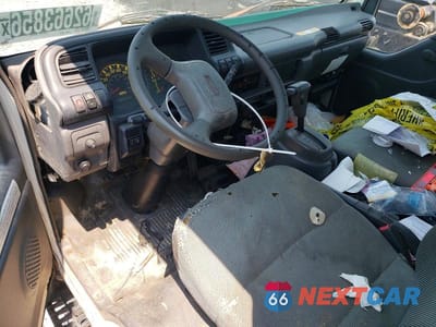Zdjęcie 8 z 13 samochodu: 2005 ISUZU NPR HD BOX TRUCK VIN:JALB4B16357002723 - miniatura