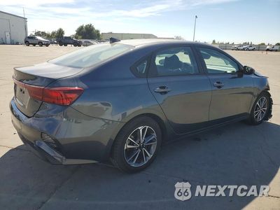Trzecie zdjęcie samochodu z tyłu: 2023 KIA FORTE LXS VIN:3KPF24ADXPE649934 - miniatura